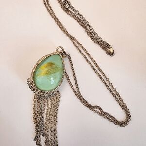 Chic Teardrop Pendant Necklace with Gold and Green Accents